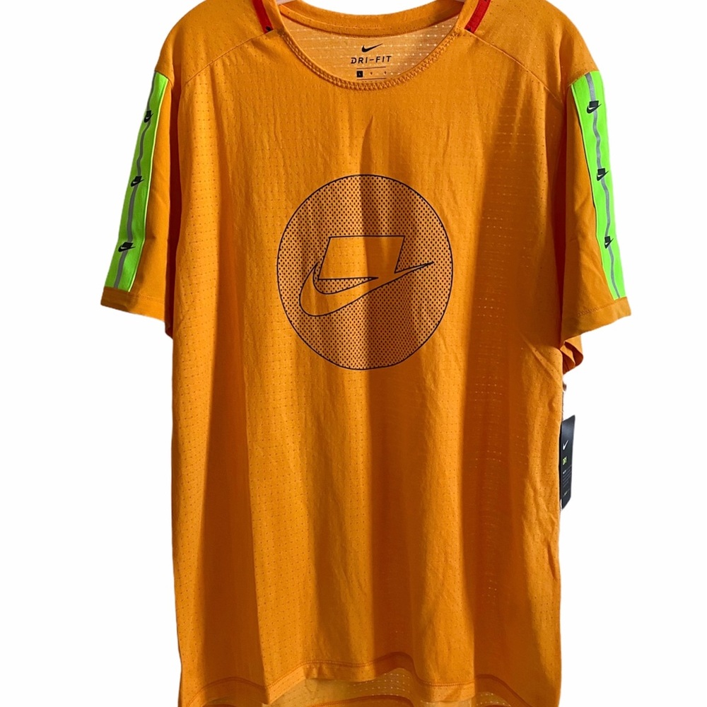 Nike Wild Run Men's Running Tee